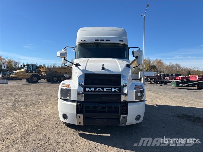 Mack Anthem 6x4 T/A Sleeper Truck Tractor (Inoperable) Trekkvogner