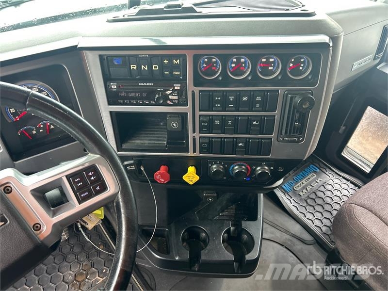 Mack Anthem 6x4 T/A Sleeper Truck Tractor Tractor Units