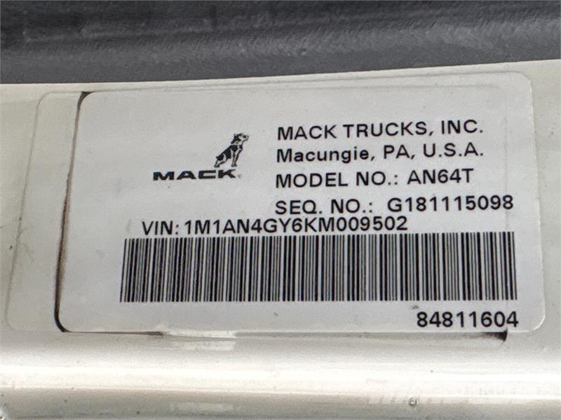 Mack Anthem 6x4 T/A Sleeper Truck Tractor Vlačilci