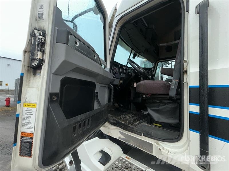 Mack Anthem 6x4 T/A Sleeper Truck Tractor Tractor Units