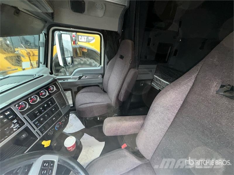 Mack Anthem 6x4 T/A Sleeper Truck Tractor Tractor Units