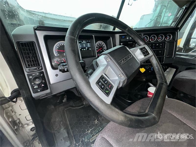 Mack Anthem 6x4 T/A Sleeper Truck Tractor Tractor Units