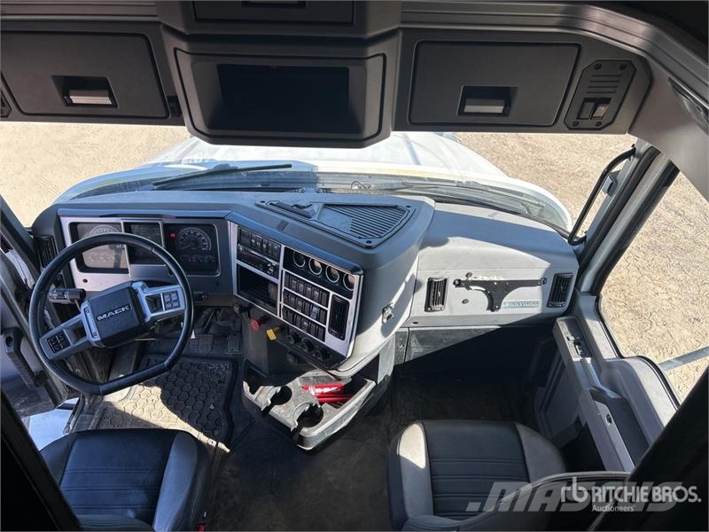 Mack Anthem 6x4 T/A Sleeper Truck Tractor (Inoperable) Trekkvogner