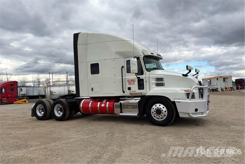 Mack Anthem 6x4 T/A Sleeper Truck Tractor Vlačilci