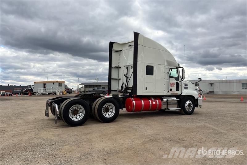 Mack Anthem 6x4 T/A Sleeper Truck Tractor Vlačilci