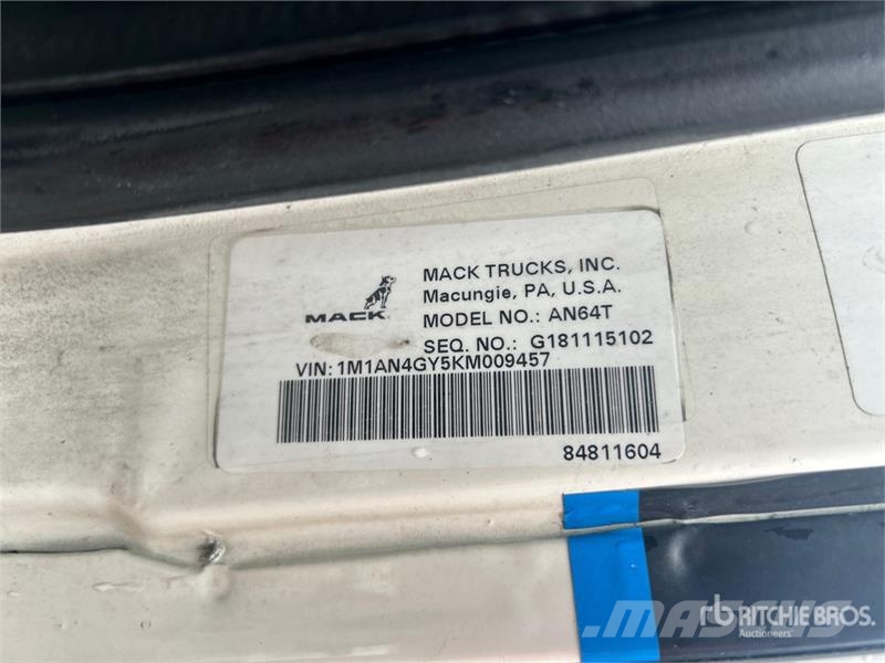 Mack Anthem 6x4 T/A Sleeper Truck Tractor Tractor Units