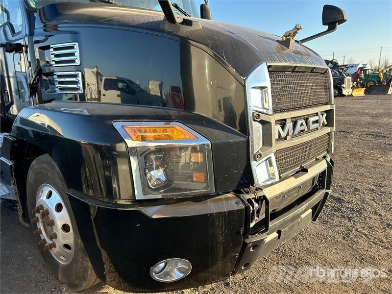 Mack Anthem 6x4 T/A Sleeper Truck Tractor Vilcēji