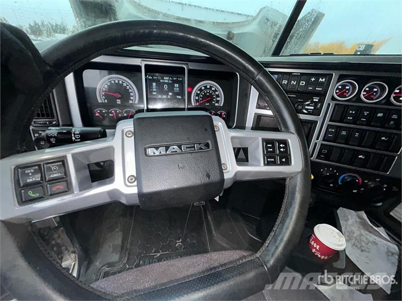 Mack Anthem 6x4 T/A Sleeper Truck Tractor Tractor Units