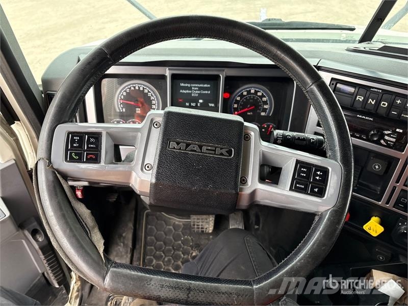 Mack Anthem 6x4 T/A Sleeper Truck Tractor Vlačilci
