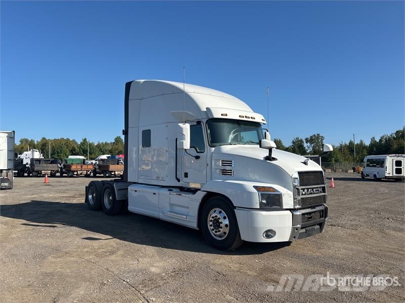 Mack Anthem 6x4 T/A Sleeper Truck Tractor Cabezas tractoras