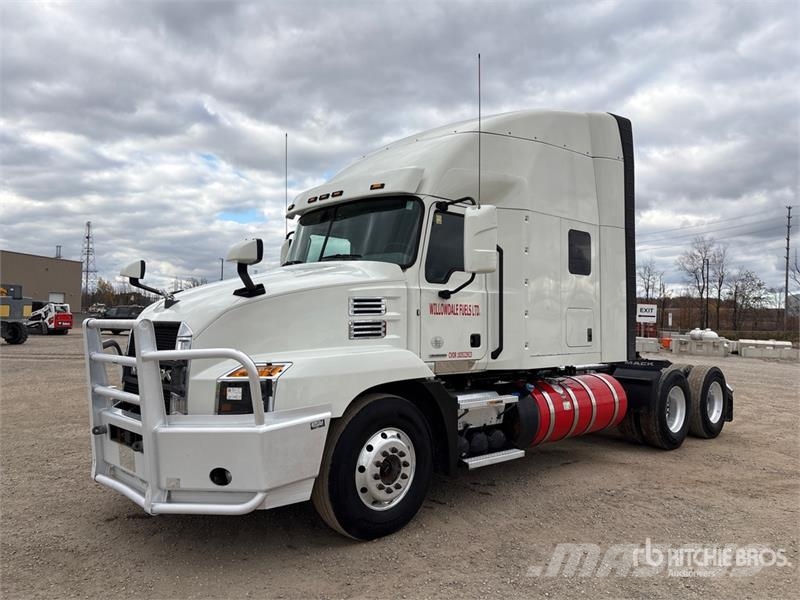 Mack Anthem 6x4 T/A Sleeper Truck Tractor Vlačilci