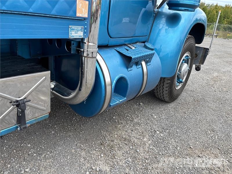 Mack B-61 6x2 T/A Sleeper Truck Tractor 曳引機組件