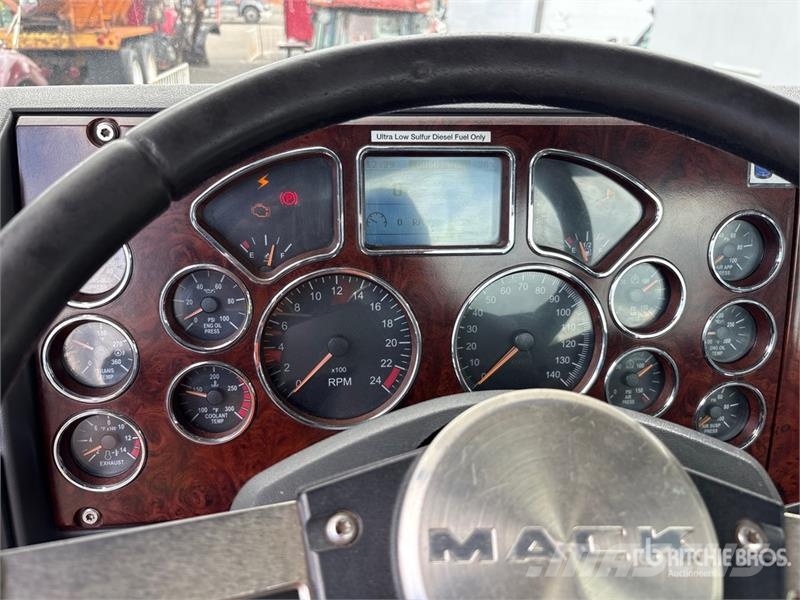 Mack CHU613 Truck Tractor Units