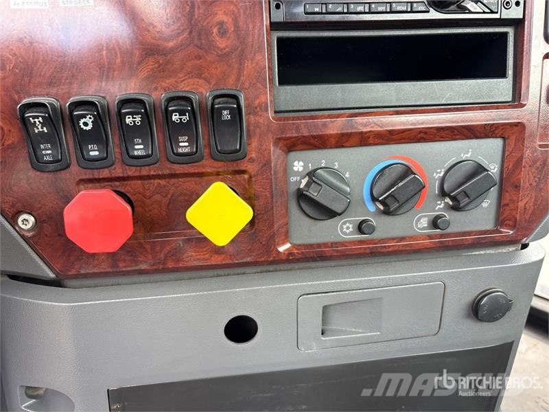 Mack CHU613 Truck Tractor Units