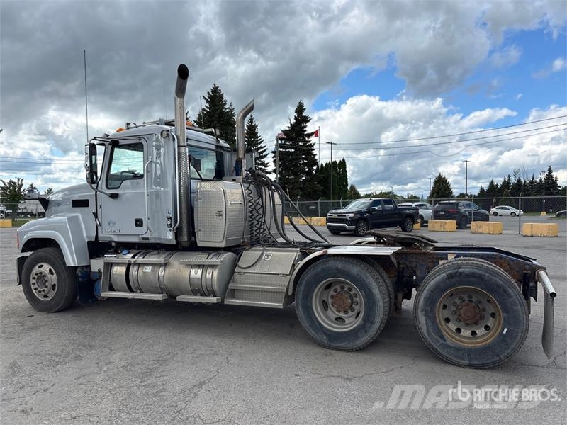 Mack CHU613 Truck Tractor Units