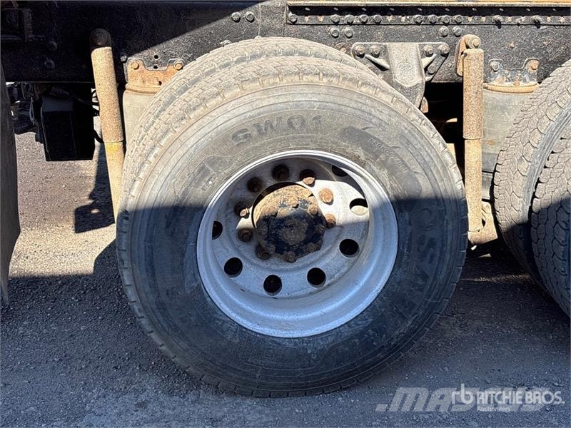 Mack CHU613 傾卸式卡車