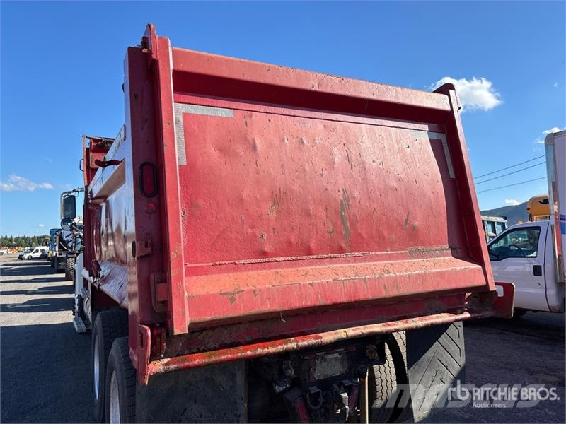 Mack CHU613 傾卸式卡車