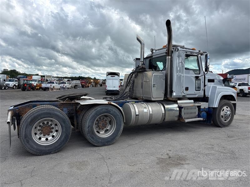 Mack CHU613 Truck Tractor Units