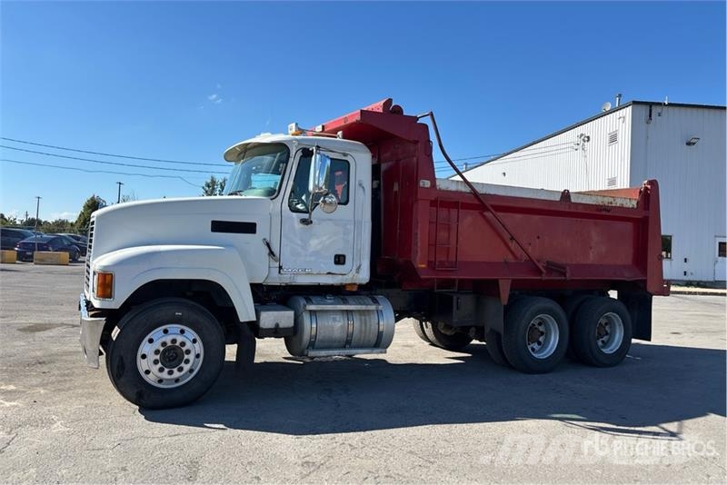 Mack CHU613 傾卸式卡車
