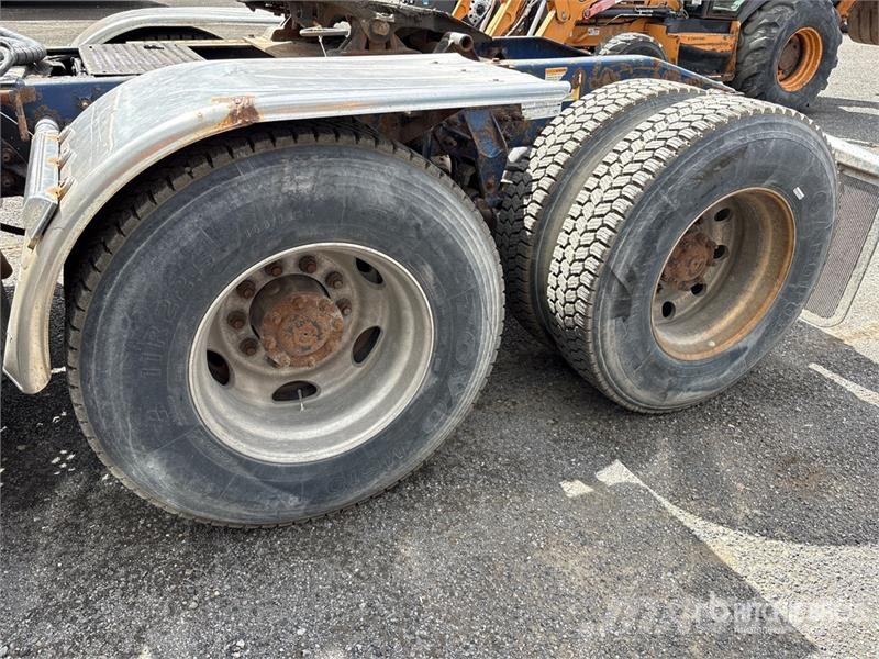 Mack CHU613 Truck Tractor Units