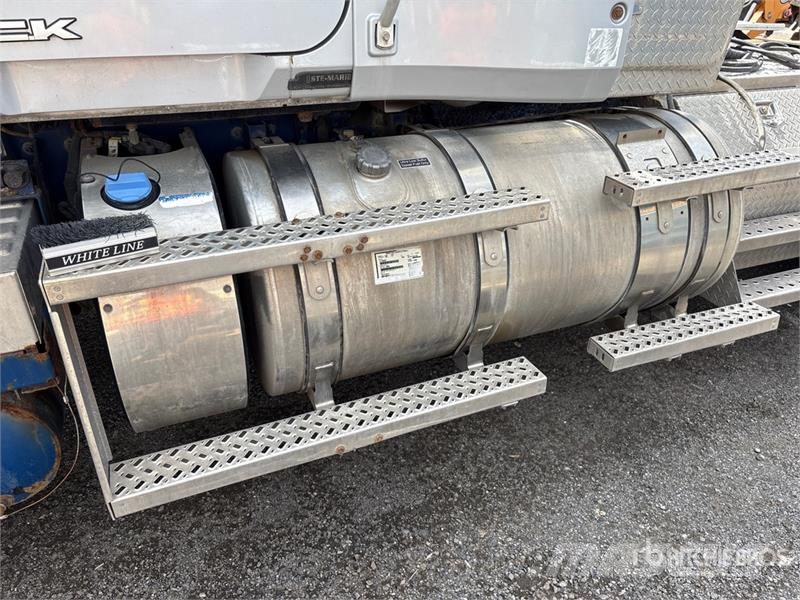 Mack CHU613 Truck Tractor Units
