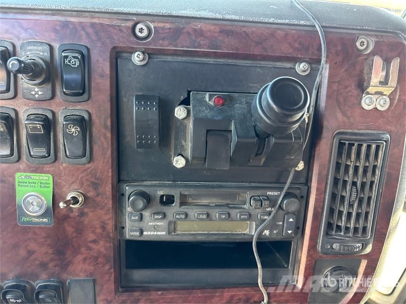 Mack CHU613 傾卸式卡車