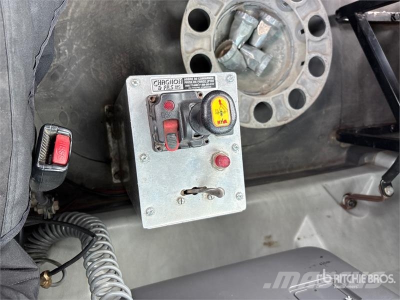 Mack CHU613 Truck Tractor Units