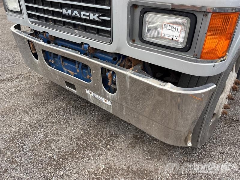 Mack CHU613 Truck Tractor Units