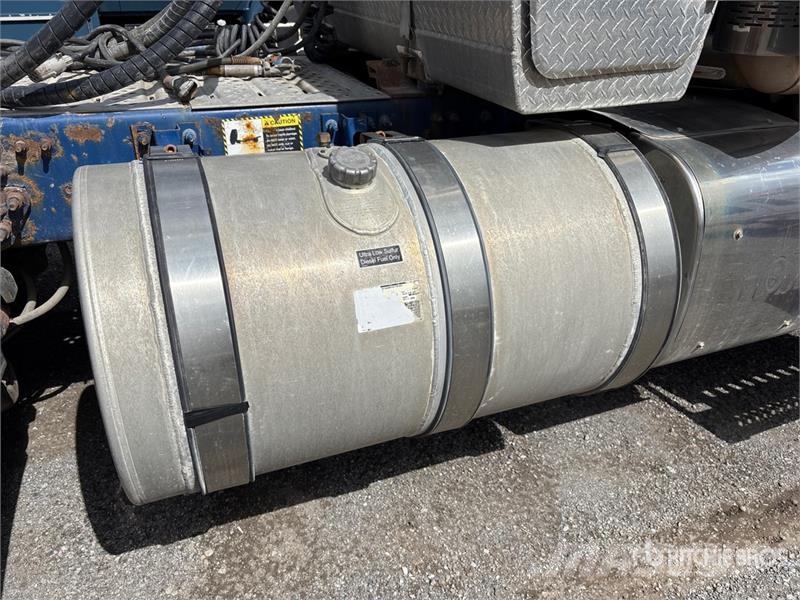 Mack CHU613 Truck Tractor Units