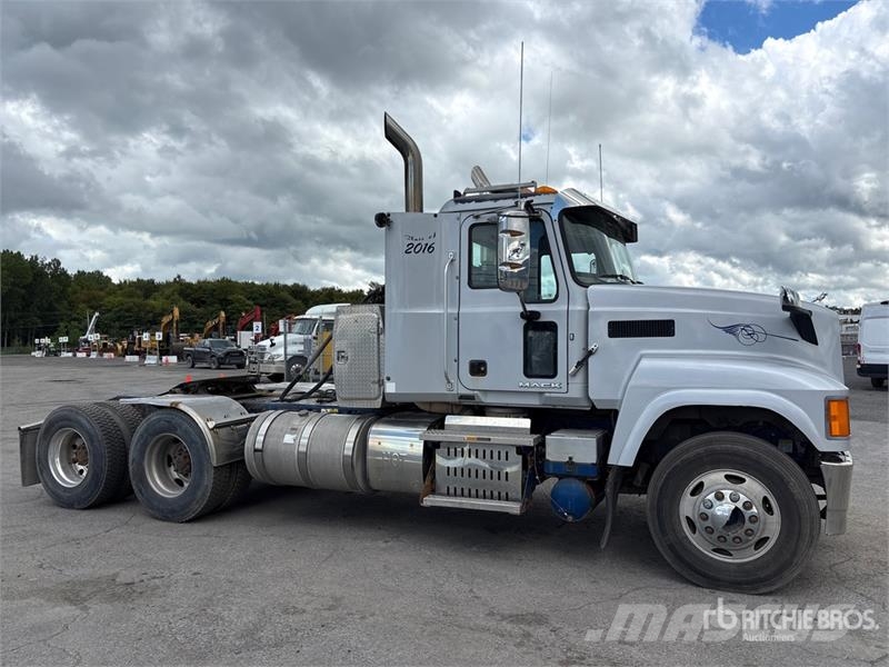 Mack CHU613 Truck Tractor Units