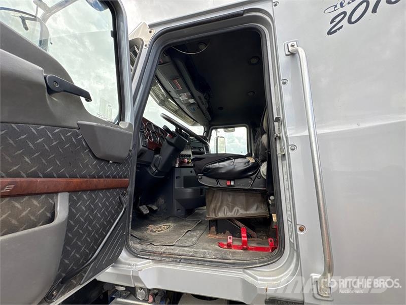 Mack CHU613 Truck Tractor Units