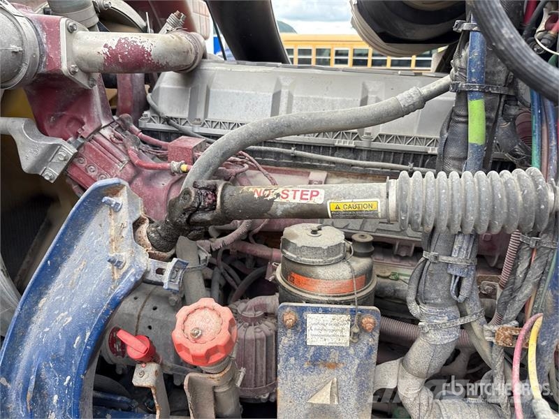 Mack CHU613 Truck Tractor Units