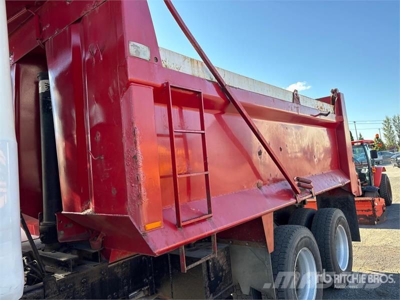 Mack CHU613 傾卸式卡車
