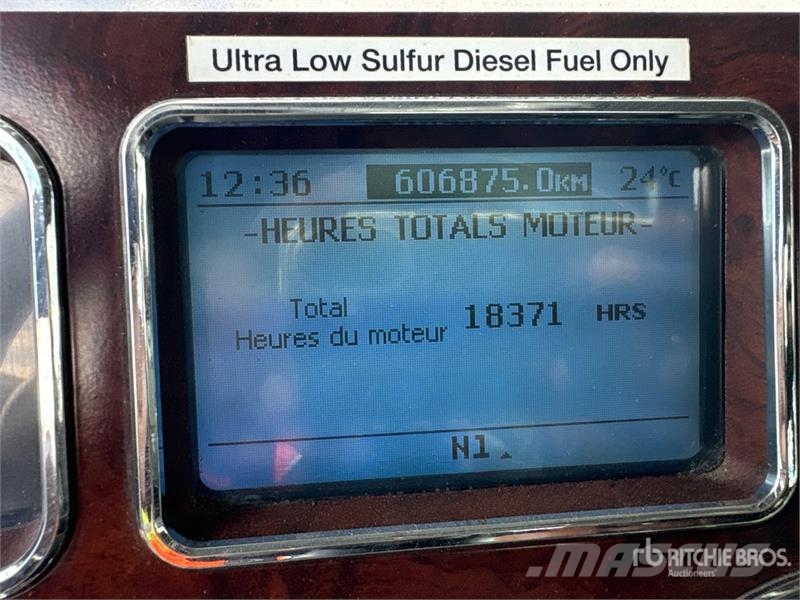 Mack CHU613 Truck Tractor Units