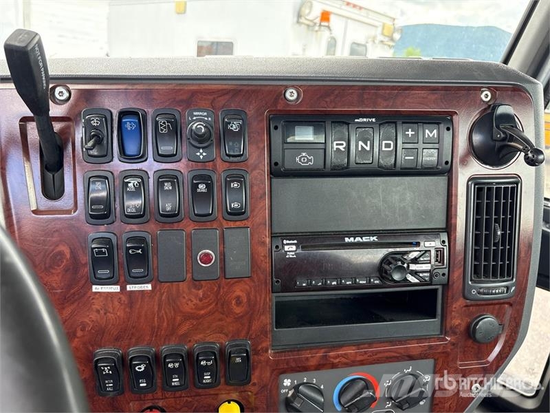 Mack CHU613 Truck Tractor Units