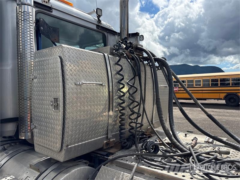 Mack CHU613 Truck Tractor Units