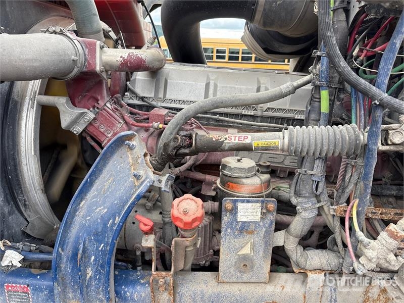 Mack CHU613 Truck Tractor Units