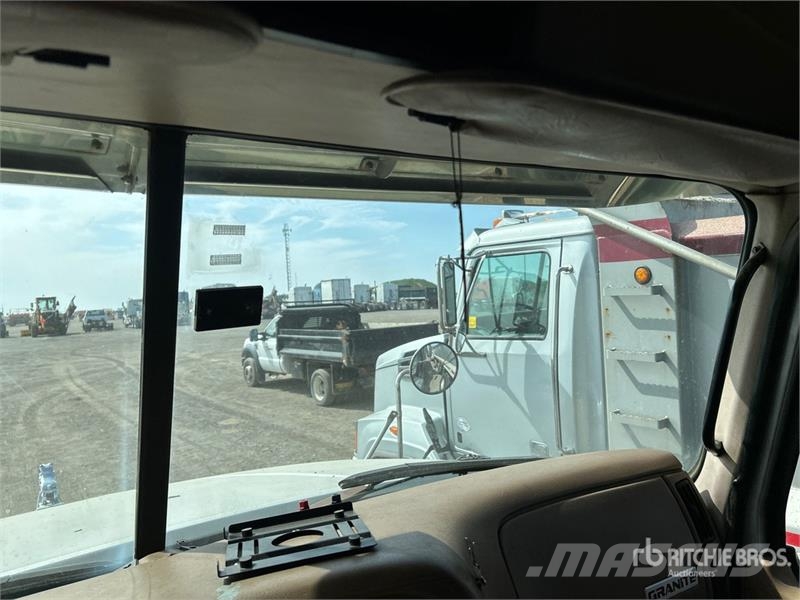Mack CT713 傾卸式卡車