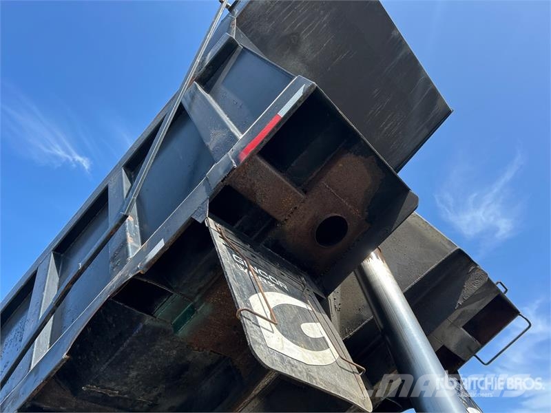Mack CT713 傾卸式卡車