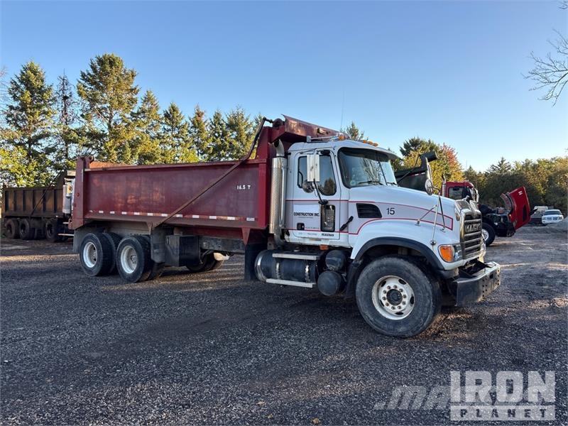 Mack CV713 Kipper