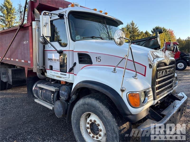 Mack CV713 Kipper