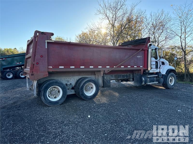 Mack CV713 Kipper
