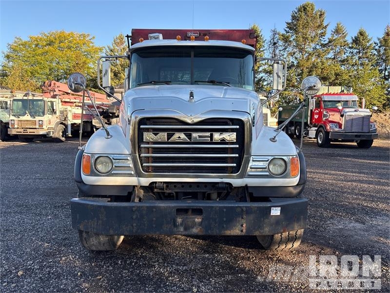 Mack CV713 Kipper