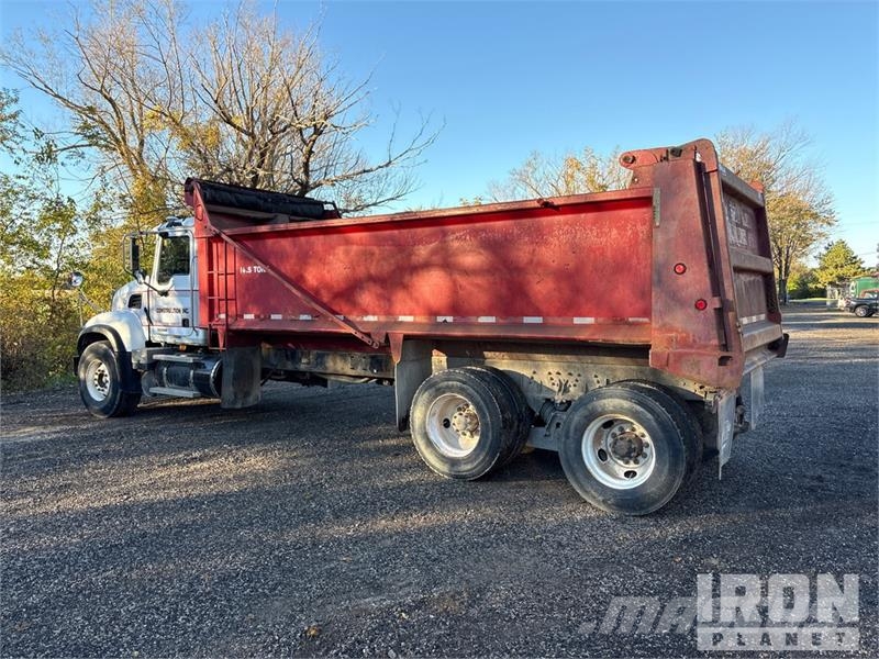 Mack CV713 Kipper