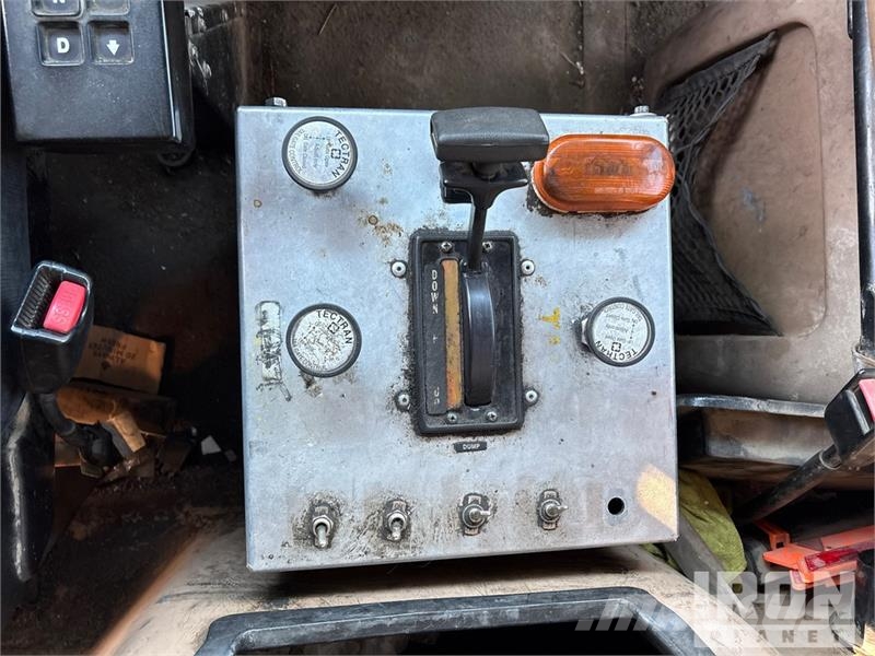 Mack CV713 Kipper