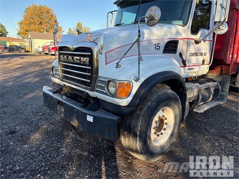 Mack CV713 Kipper