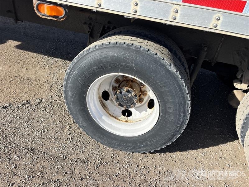 Mack CV713 6x4 Van Truck Dobozos teherautók