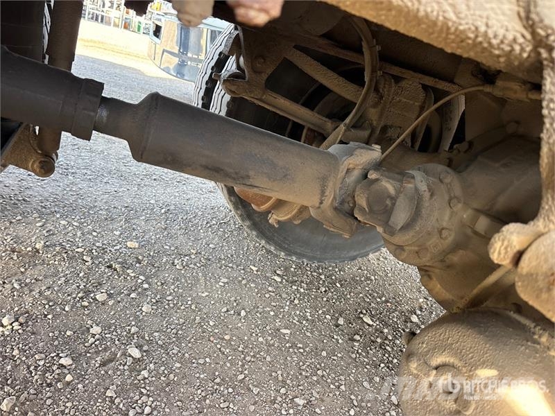 Mack CV713 6x4 Van Truck Dobozos teherautók