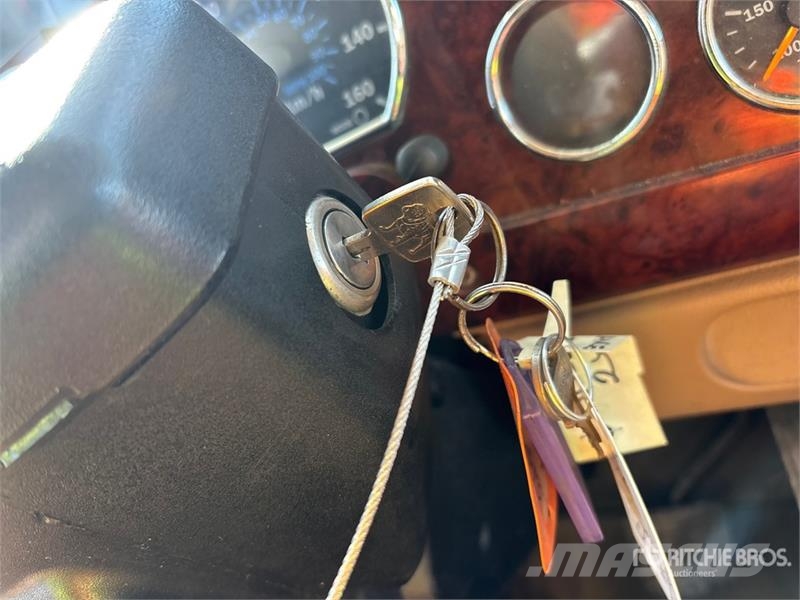 Mack CV713 6x4 Van Truck Sunkvežimiai su dengtu kėbulu