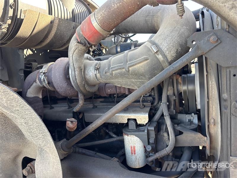 Mack CV713 6x4 Van Truck Dobozos teherautók